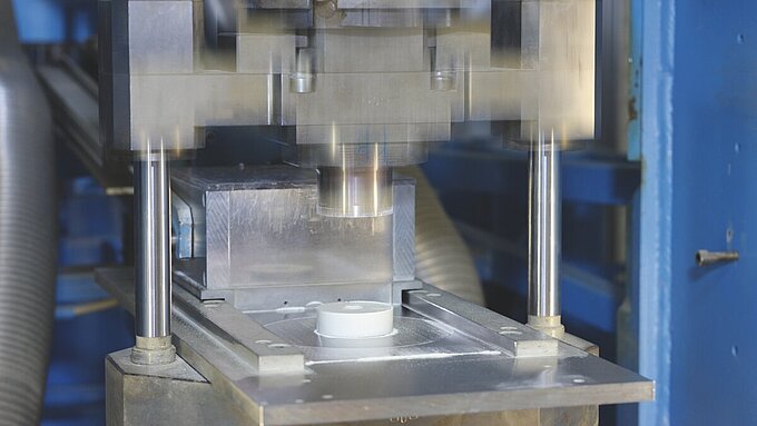 Herstellung von Piezoelementen in Presstechnologie